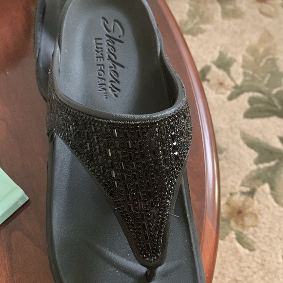 Sketchers Luxe foam sandals Color Black - Picture 2 of 3
